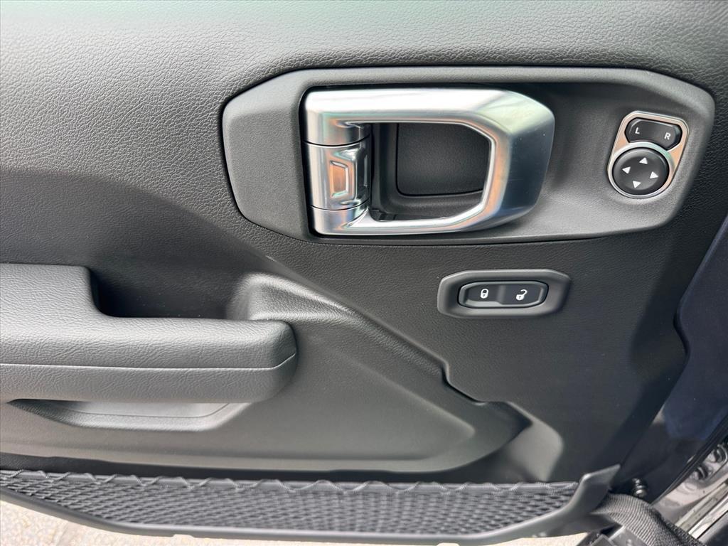 new 2026 Jeep Wrangler car, priced at $45,672