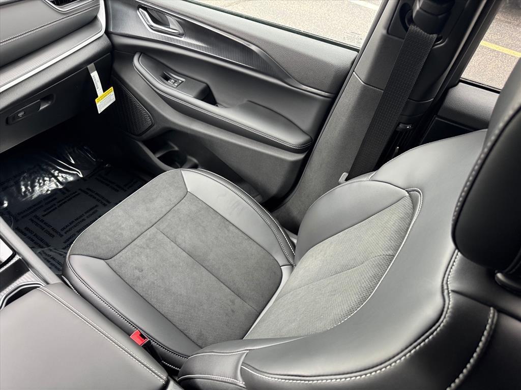 new 2025 Jeep Grand Cherokee L car, priced at $43,776