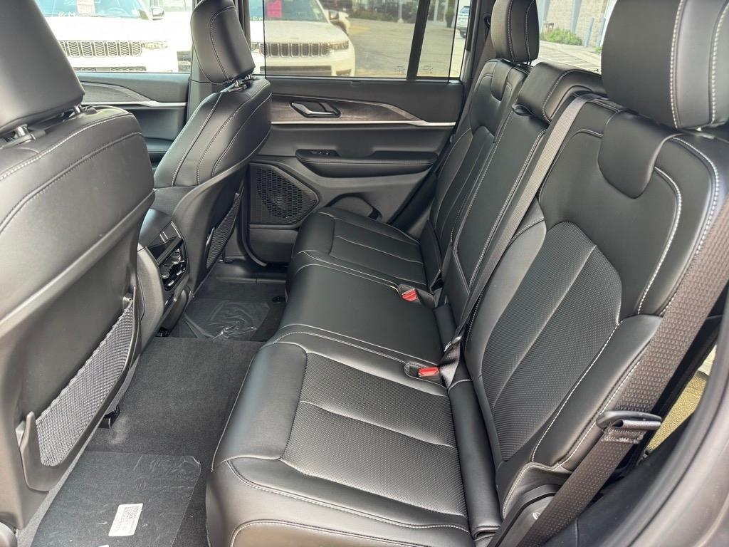 new 2025 Jeep Grand Cherokee car, priced at $53,616