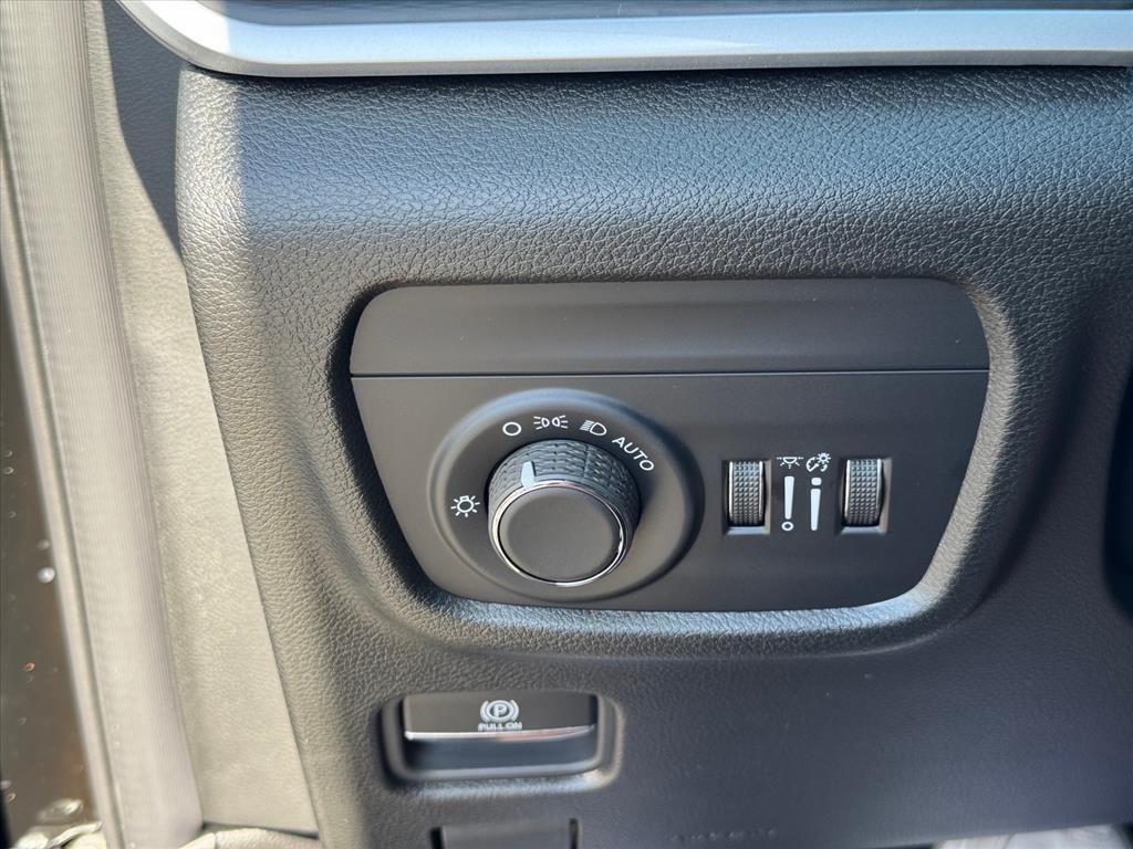 new 2025 Jeep Grand Cherokee car, priced at $47,120