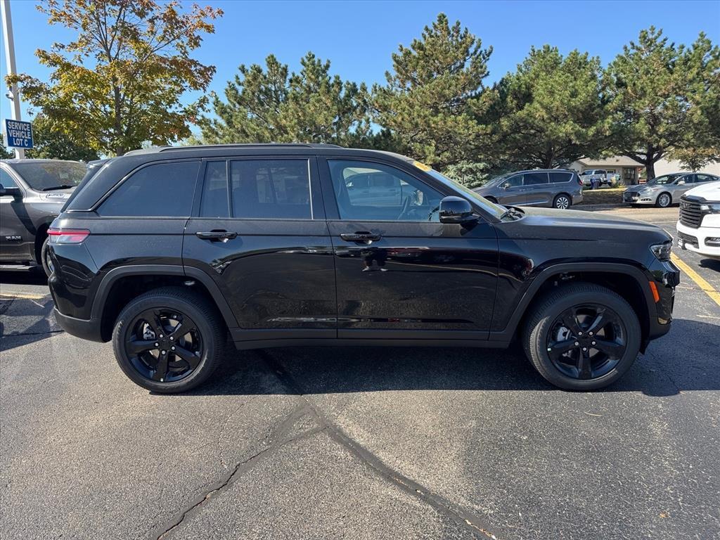 new 2025 Jeep Grand Cherokee car, priced at $47,120