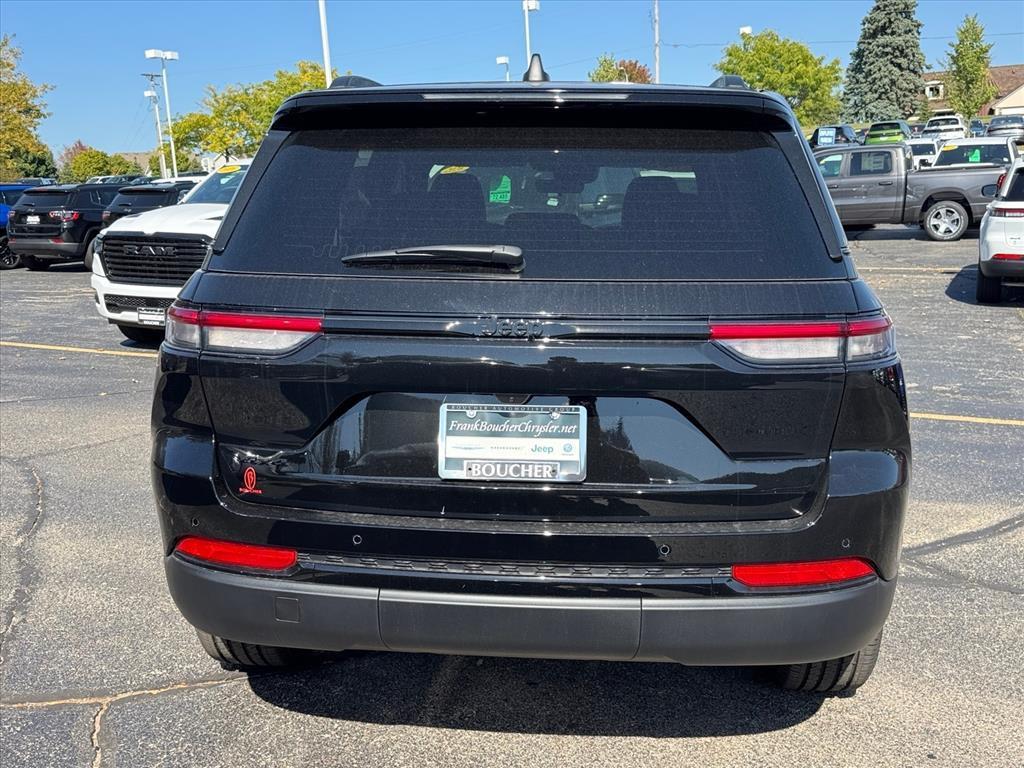 new 2025 Jeep Grand Cherokee car, priced at $47,120