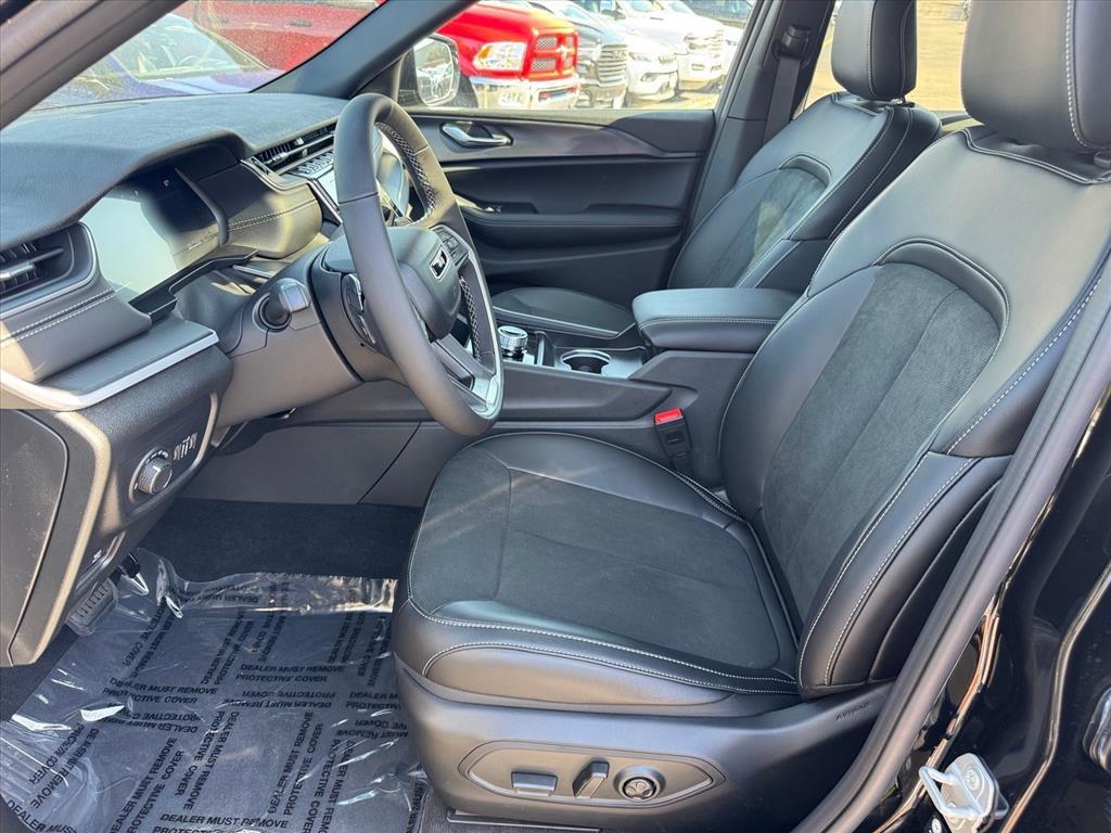new 2025 Jeep Grand Cherokee car, priced at $47,120