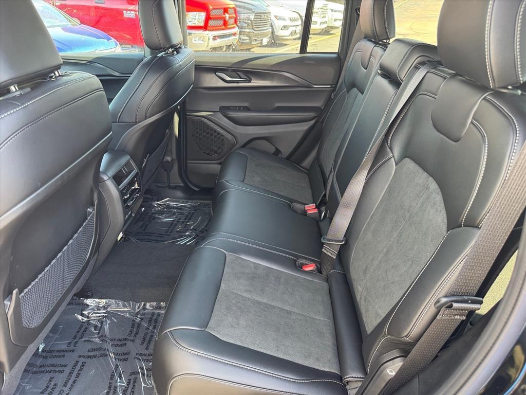 new 2025 Jeep Grand Cherokee car, priced at $47,120