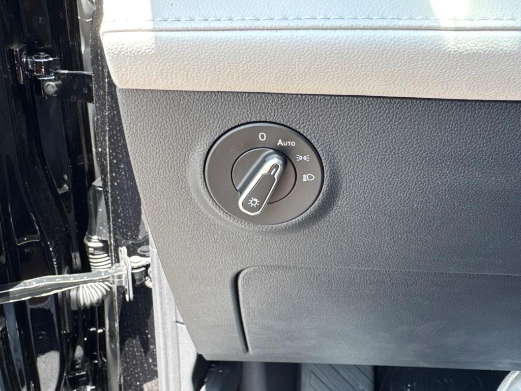 new 2025 Volkswagen Taos car, priced at $27,561
