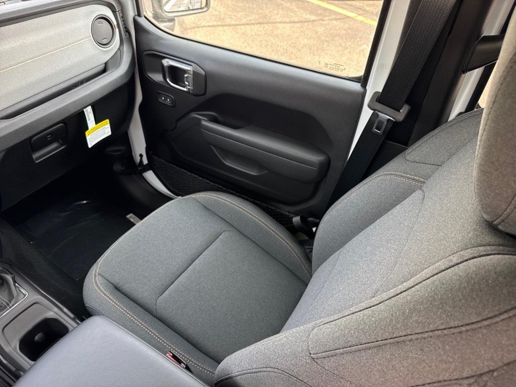 new 2025 Jeep Gladiator car, priced at $42,995