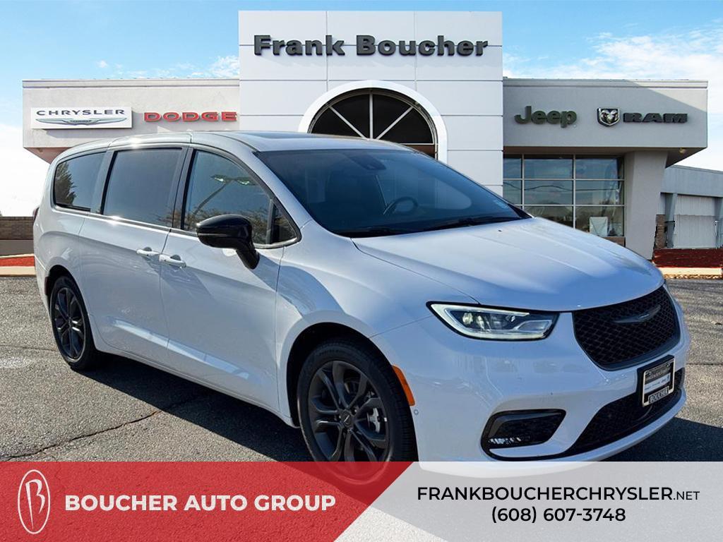 new 2026 Chrysler Pacifica car, priced at $39,612