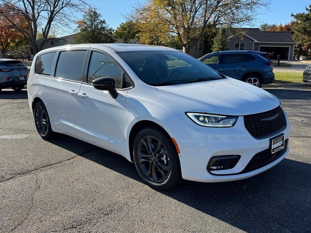 new 2026 Chrysler Pacifica car, priced at $46,255