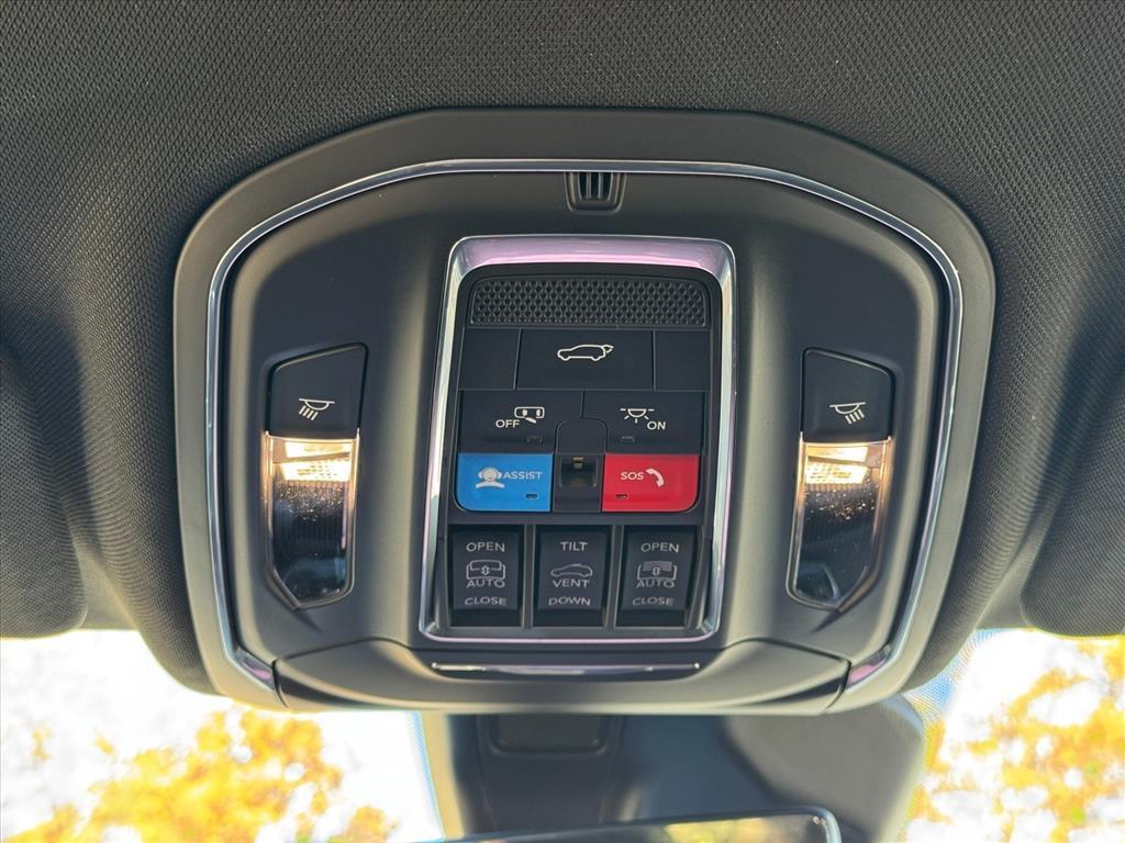 new 2025 Jeep Grand Cherokee car, priced at $47,281