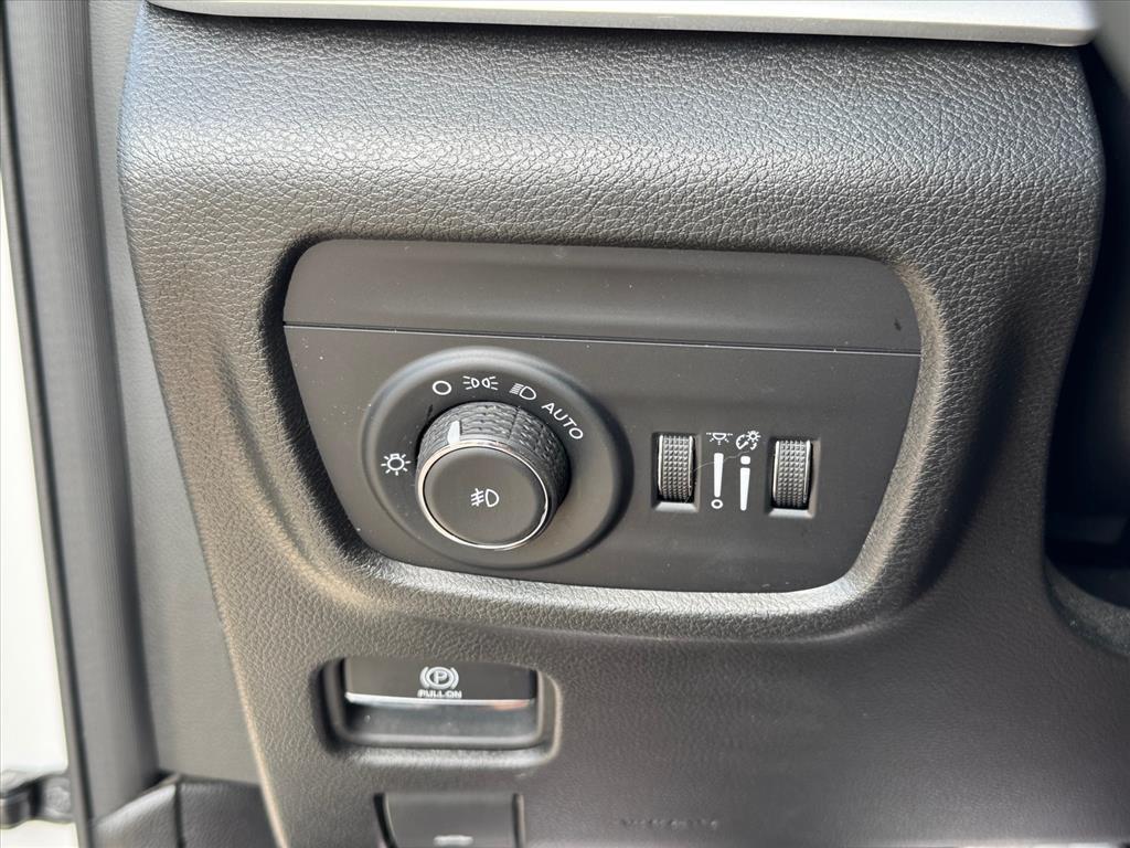 used 2024 Jeep Grand Cherokee car, priced at $35,995