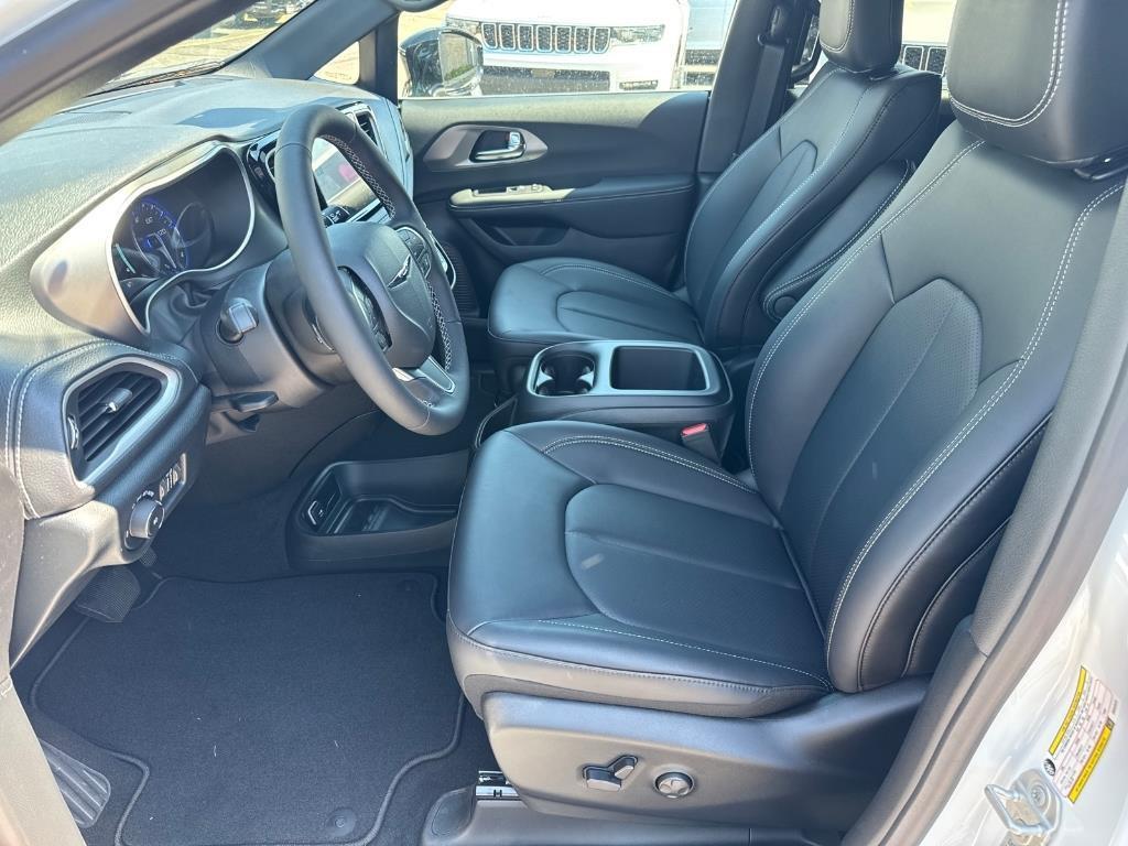 new 2025 Chrysler Pacifica car, priced at $40,814