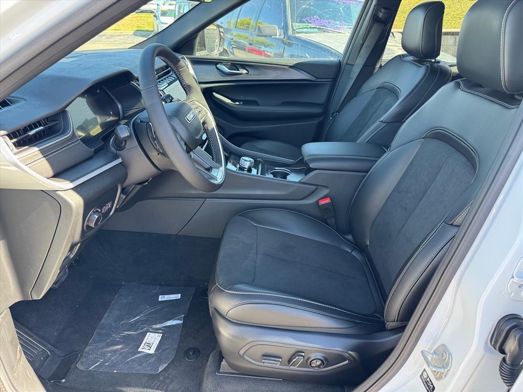 new 2025 Jeep Grand Cherokee car, priced at $44,409