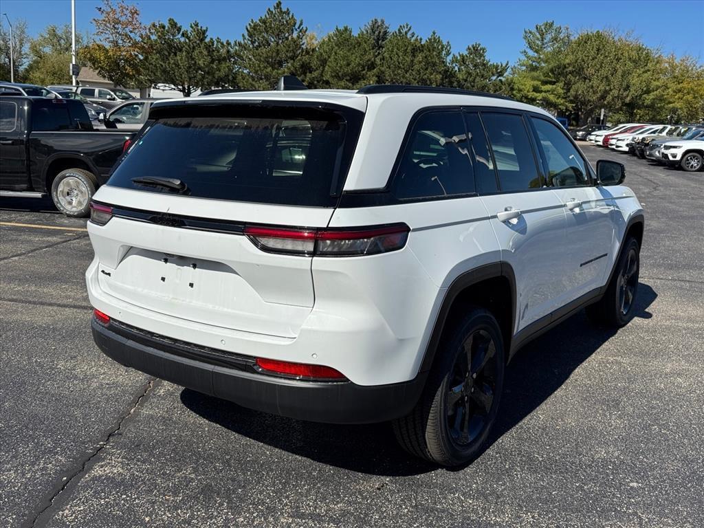 new 2025 Jeep Grand Cherokee car, priced at $44,409