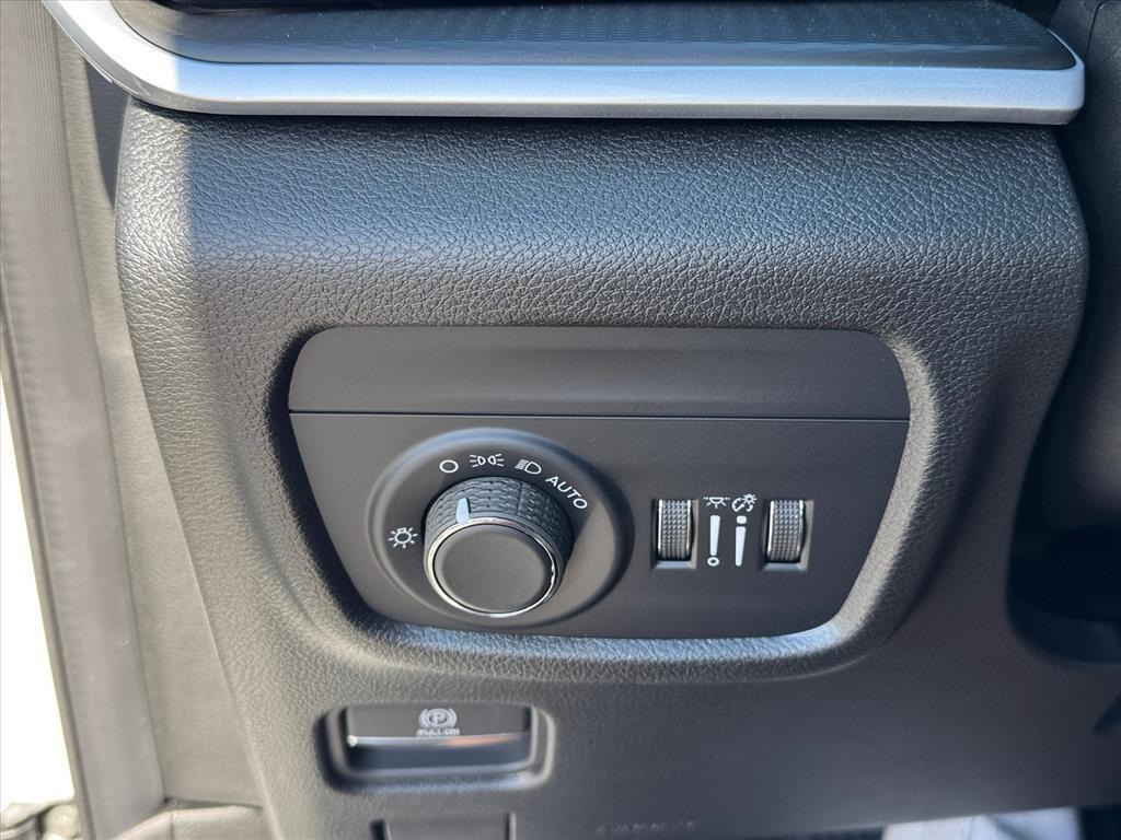 new 2025 Jeep Grand Cherokee car, priced at $44,409
