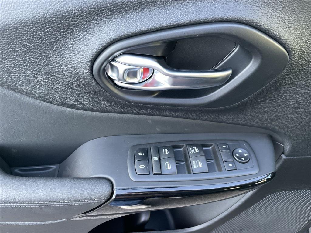 used 2021 Jeep Cherokee car, priced at $19,495
