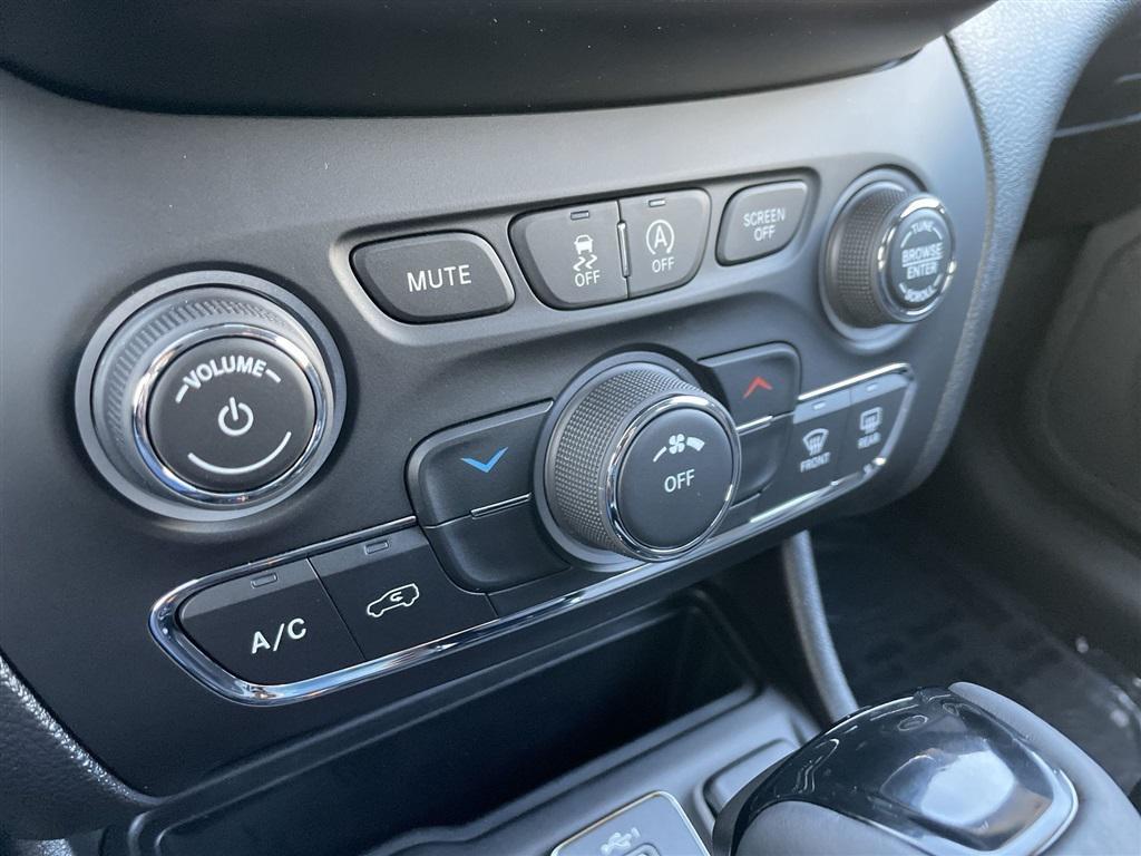 used 2021 Jeep Cherokee car, priced at $19,495