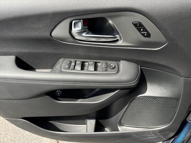 new 2025 Chrysler Pacifica Hybrid car, priced at $45,334