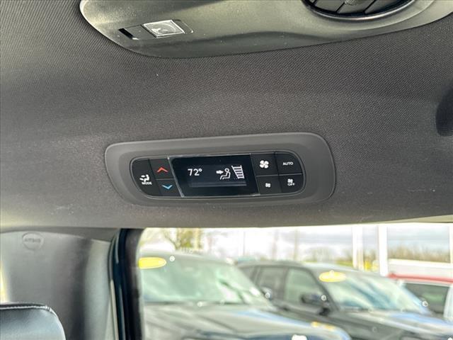 new 2025 Chrysler Pacifica Hybrid car, priced at $45,334
