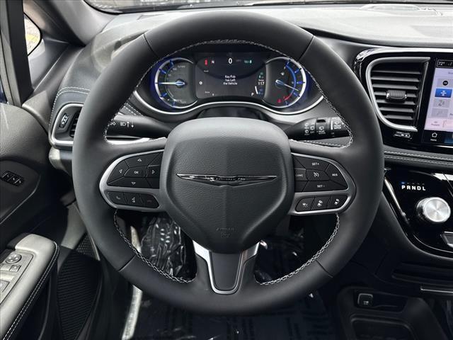 new 2025 Chrysler Pacifica Hybrid car, priced at $45,334