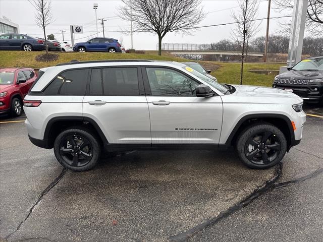 new 2025 Jeep Grand Cherokee car, priced at $48,698