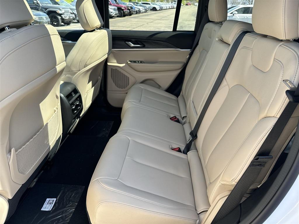 used 2024 Jeep Grand Cherokee car, priced at $38,995