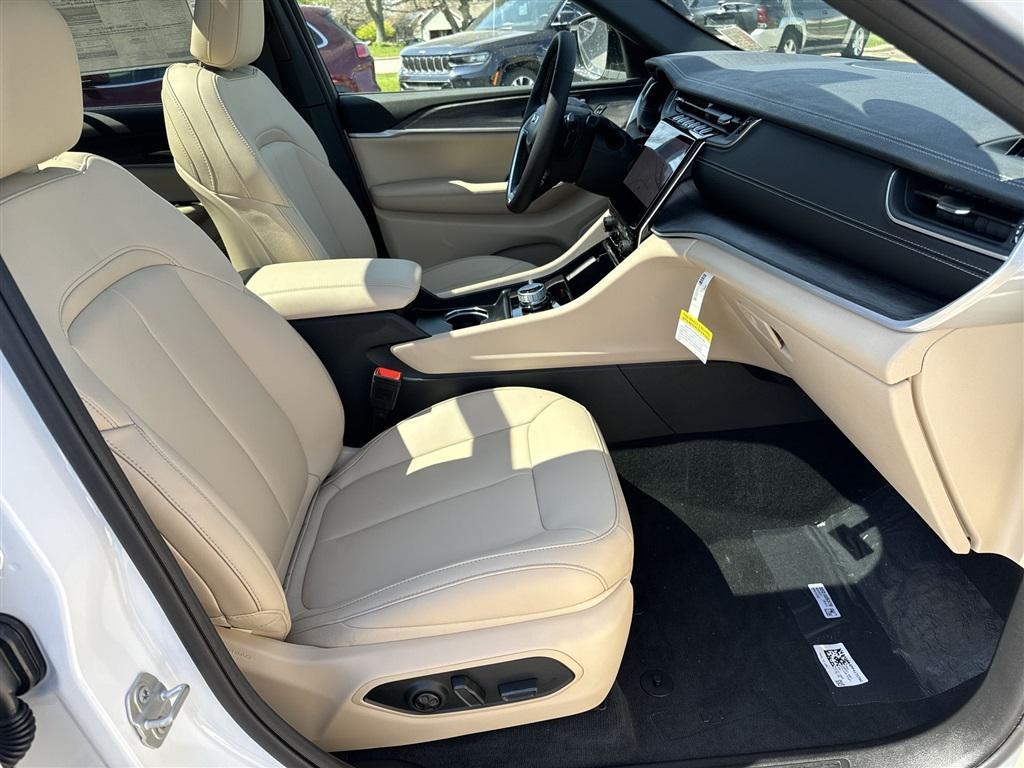 used 2024 Jeep Grand Cherokee car, priced at $38,995