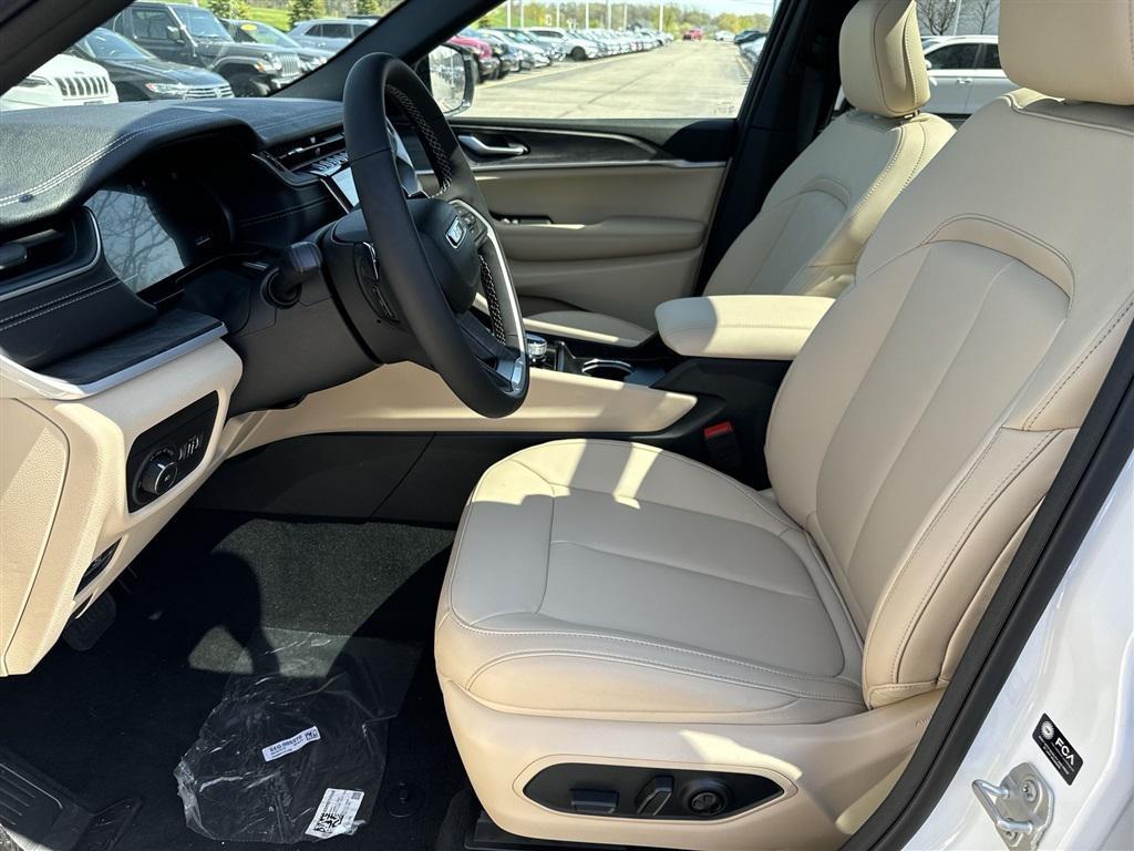 used 2024 Jeep Grand Cherokee car, priced at $38,995