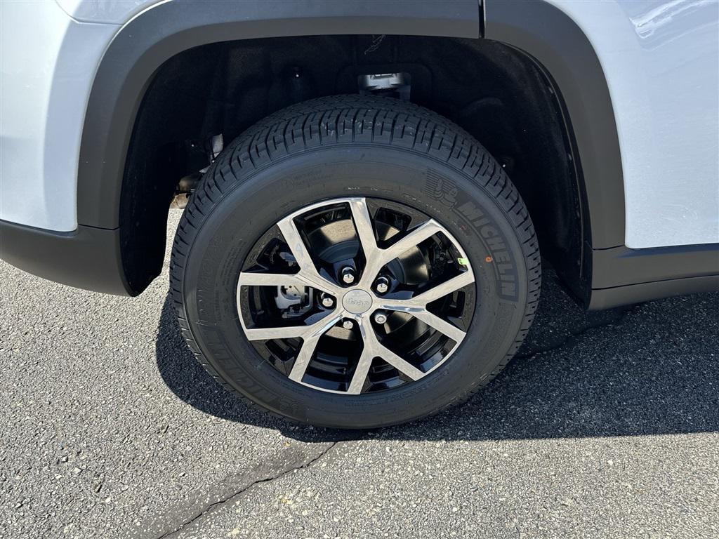 used 2024 Jeep Grand Cherokee car, priced at $38,995