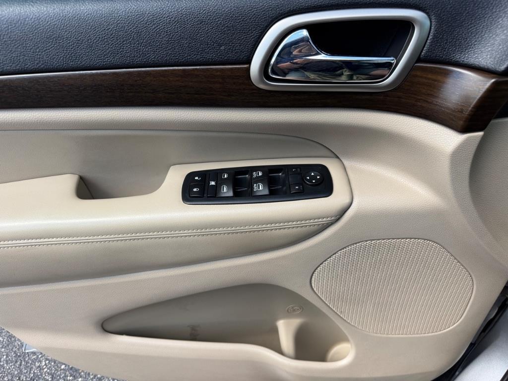 used 2015 Jeep Grand Cherokee car, priced at $13,995