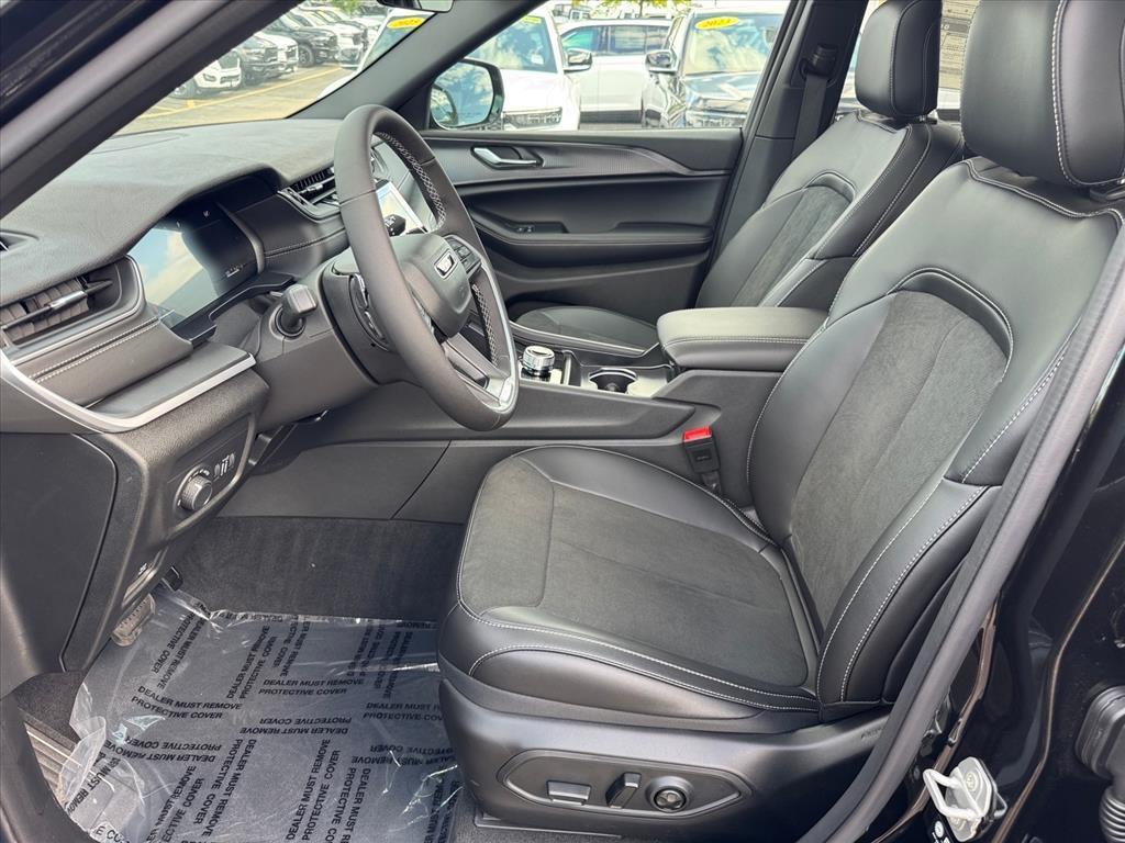 new 2025 Jeep Grand Cherokee car, priced at $43,628