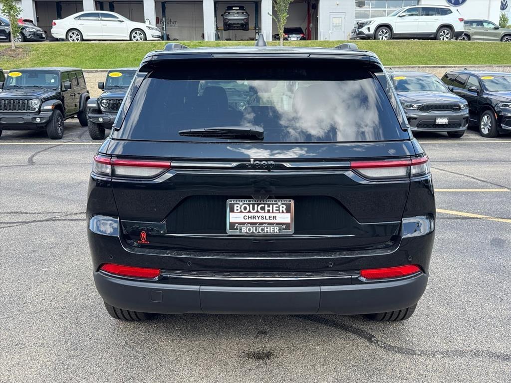 new 2025 Jeep Grand Cherokee car, priced at $43,628
