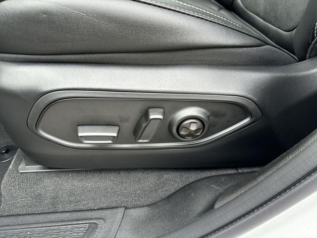 used 2024 Jeep Grand Cherokee car, priced at $38,995