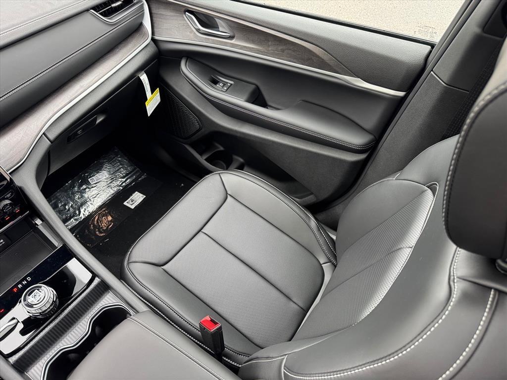 new 2025 Jeep Grand Cherokee car, priced at $50,891