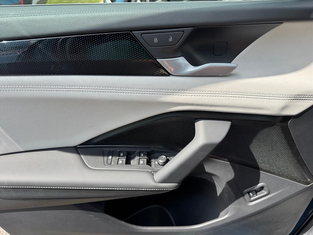 new 2025 Volkswagen Tiguan car, priced at $33,214
