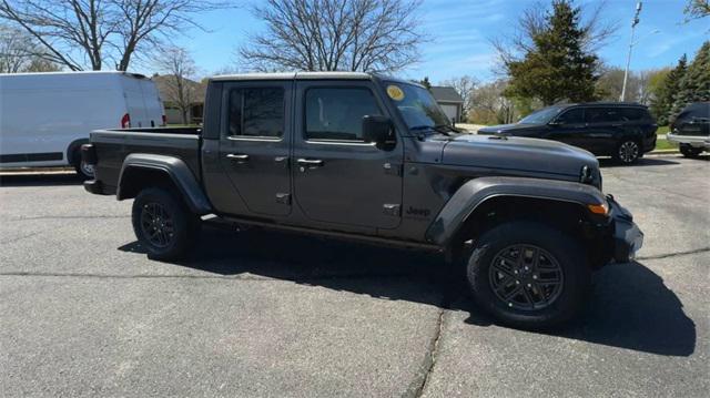 new 2024 Jeep Gladiator car, priced at $48,977