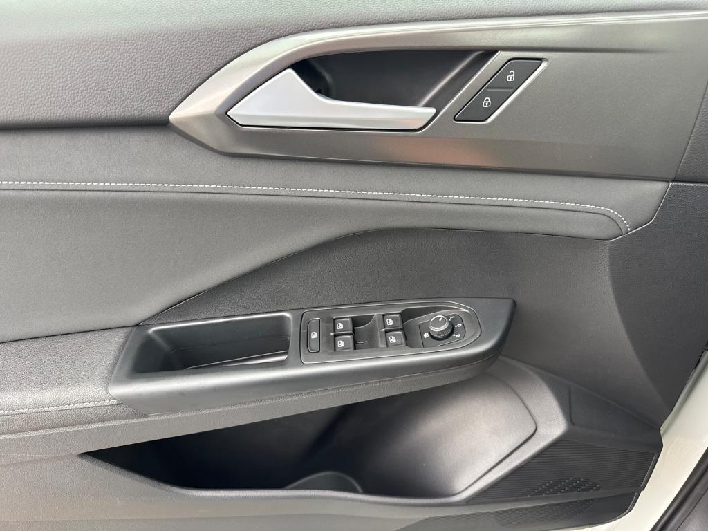 new 2025 Volkswagen Taos car, priced at $31,009