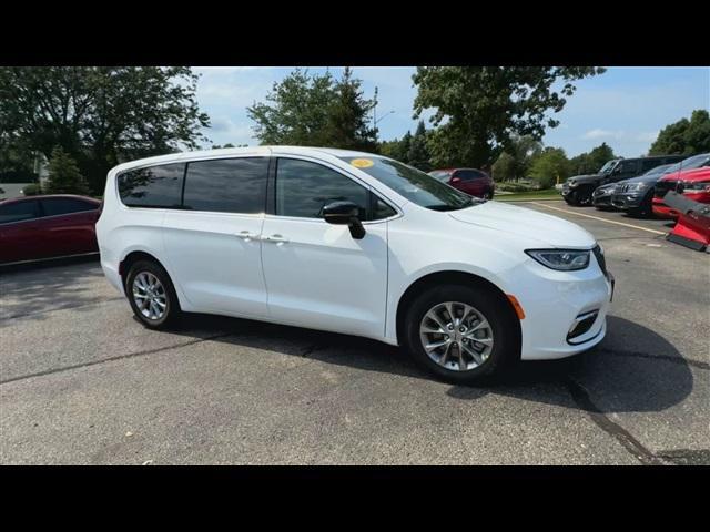 new 2024 Chrysler Pacifica car, priced at $41,177