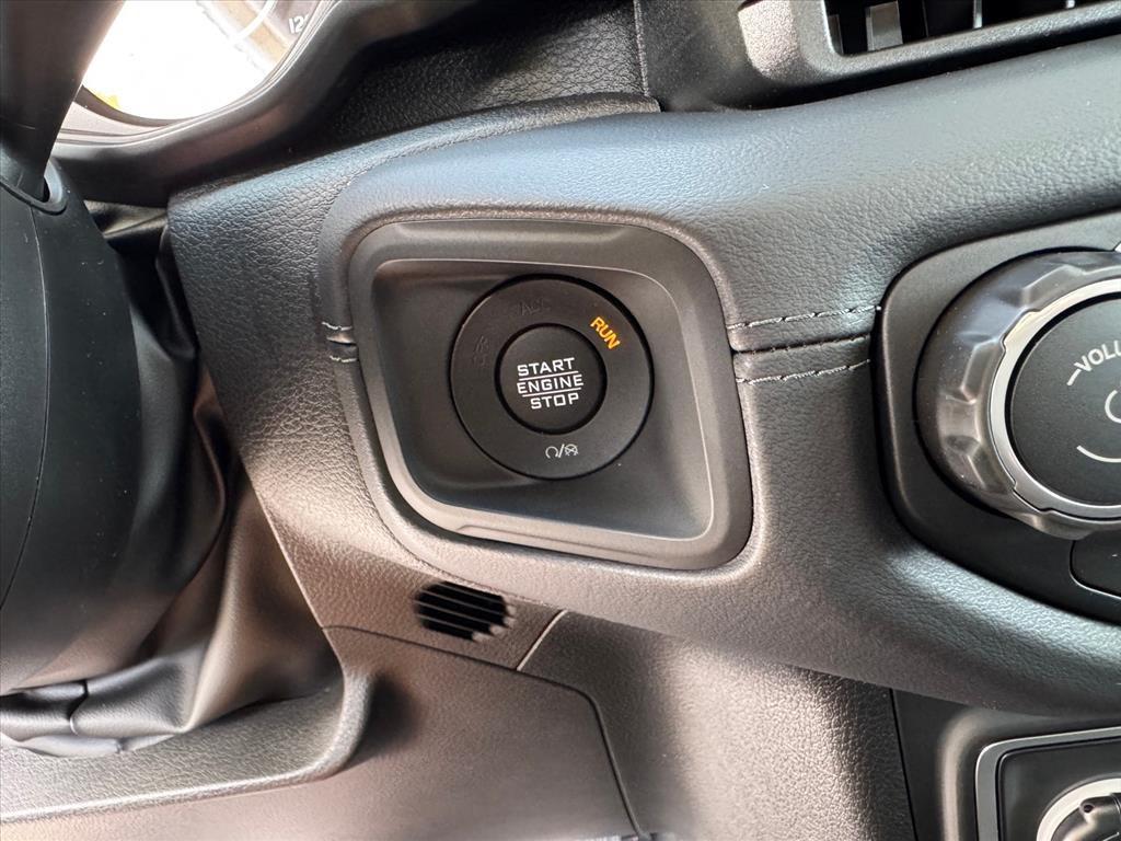 new 2025 Jeep Gladiator car, priced at $46,829