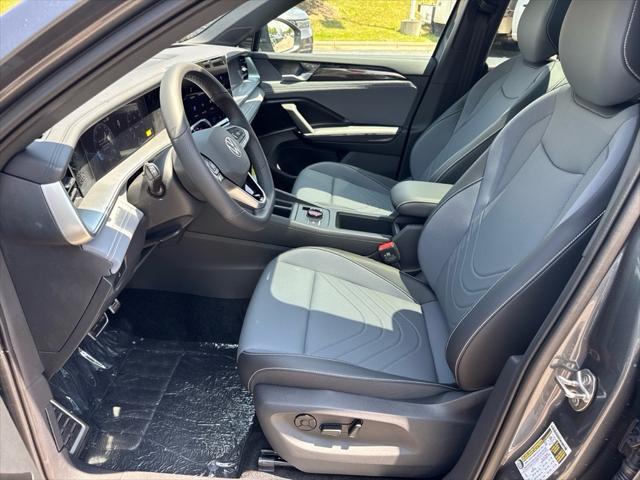 new 2025 Volkswagen Tiguan car, priced at $38,061