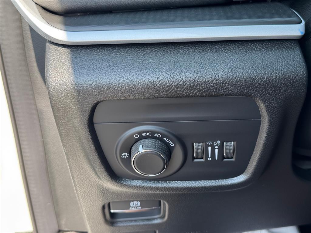 new 2025 Jeep Grand Cherokee car, priced at $44,409