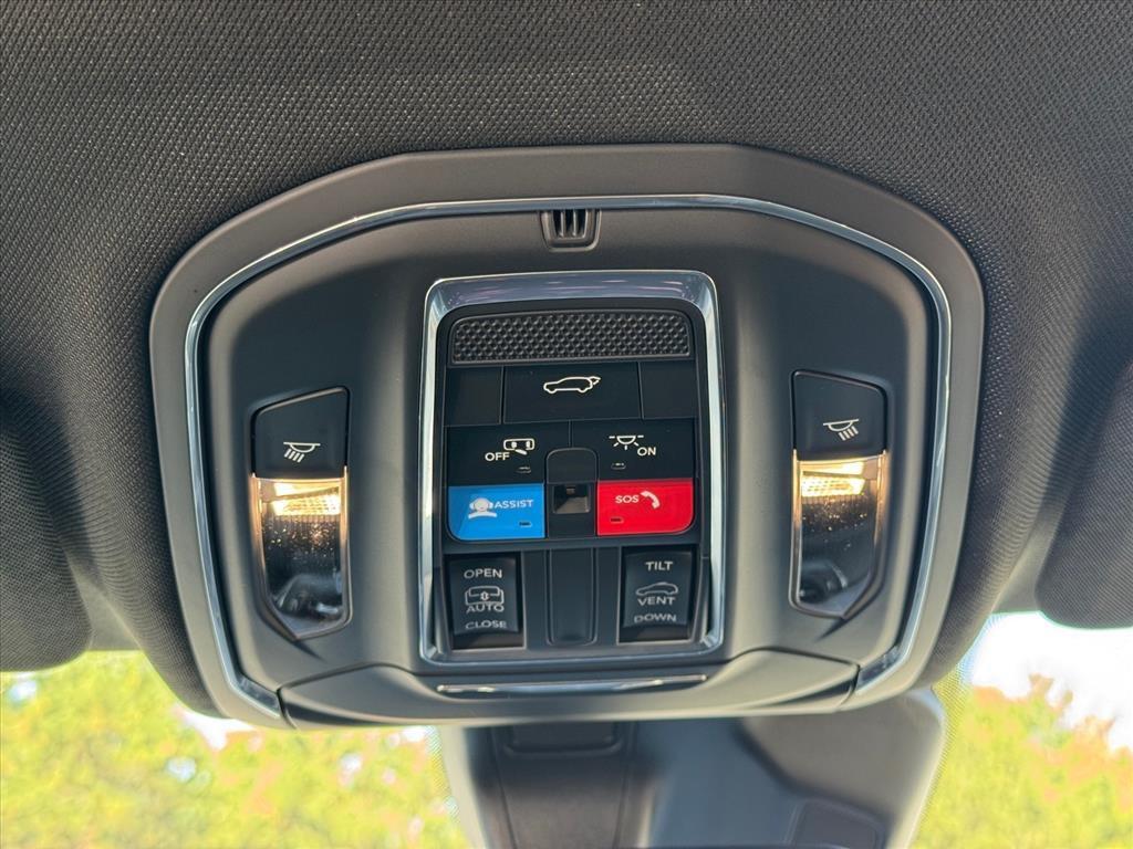new 2025 Jeep Grand Cherokee car, priced at $44,409
