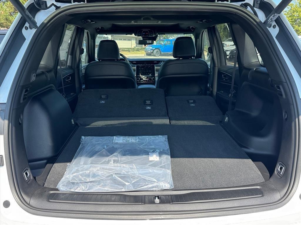 new 2025 Jeep Grand Cherokee car, priced at $44,409