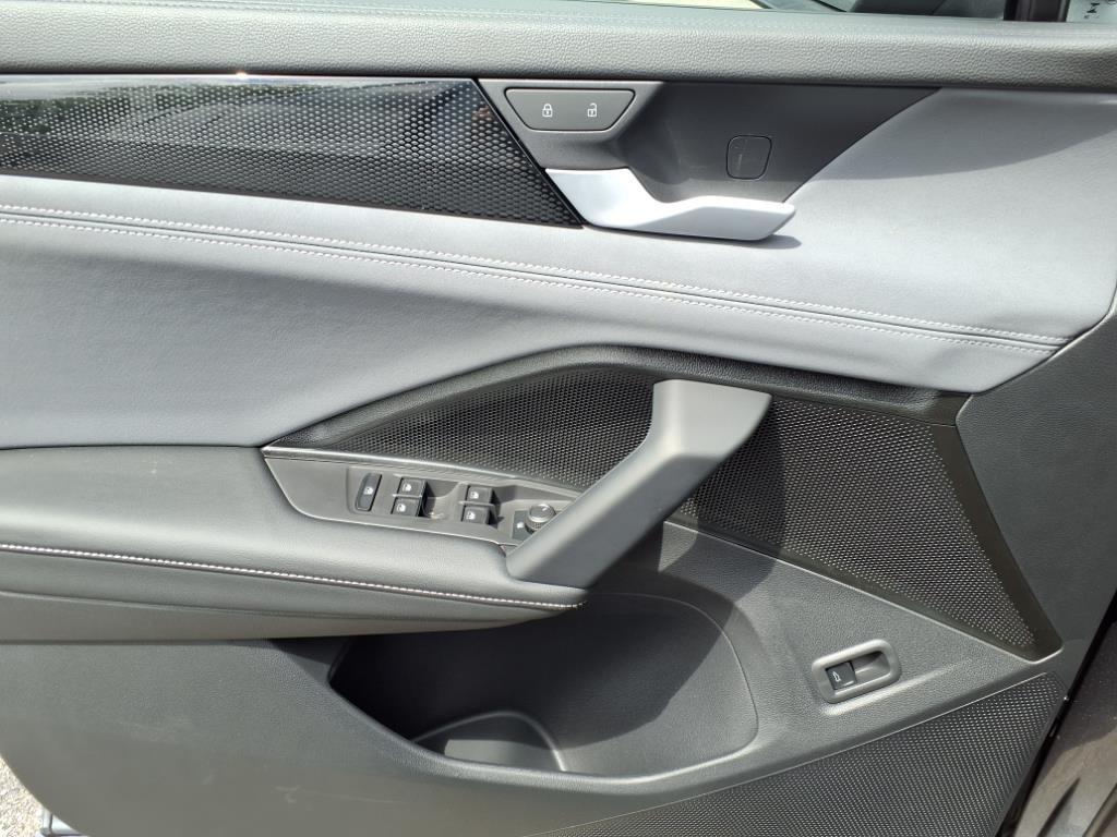 new 2025 Volkswagen Tiguan car, priced at $37,794