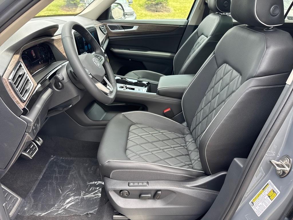 new 2025 Volkswagen Atlas car, priced at $49,299