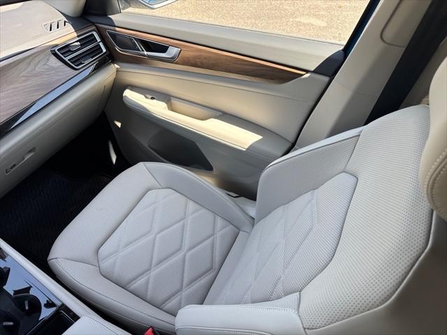 new 2025 Volkswagen Atlas car, priced at $43,443