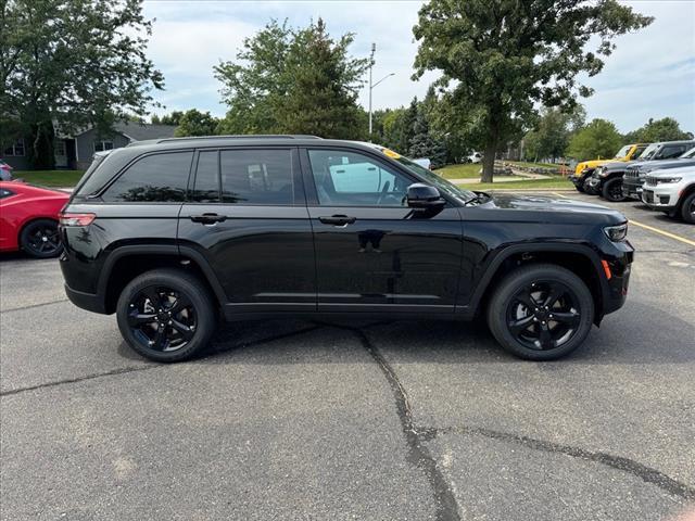 new 2024 Jeep Grand Cherokee car, priced at $46,170