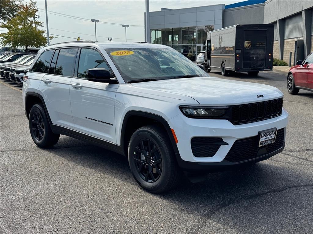 new 2025 Jeep Grand Cherokee car, priced at $43,385