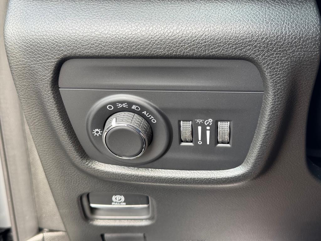 new 2025 Jeep Grand Cherokee car, priced at $41,583