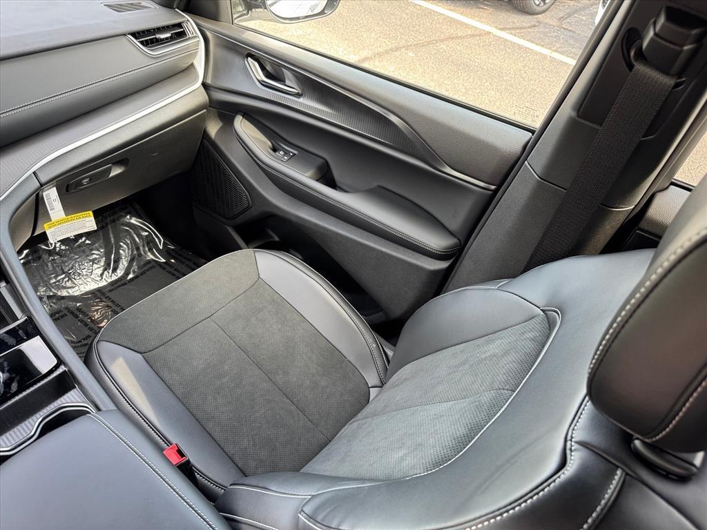 new 2025 Jeep Grand Cherokee car, priced at $41,583