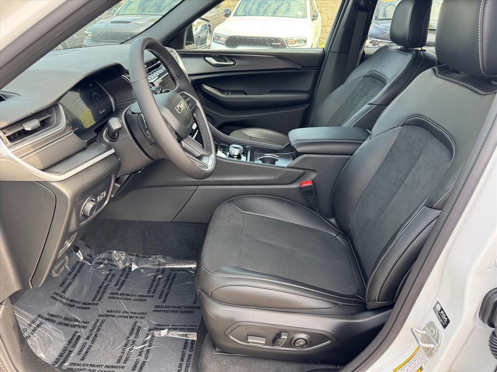 new 2025 Jeep Grand Cherokee car, priced at $41,583